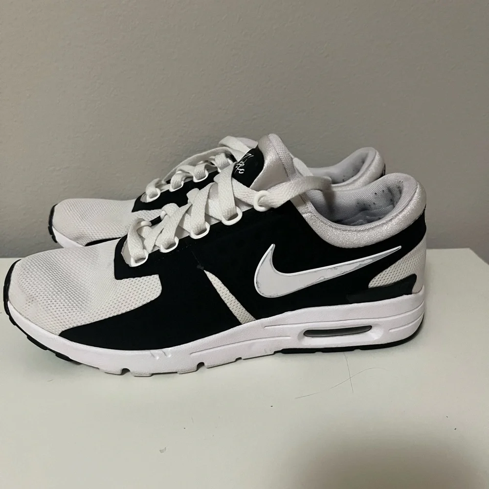 Nike Monochrome Athletic Shoes - Picture 1 of 4